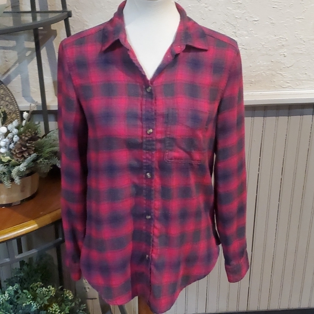 💞American Eagle Outfitters* Shirt